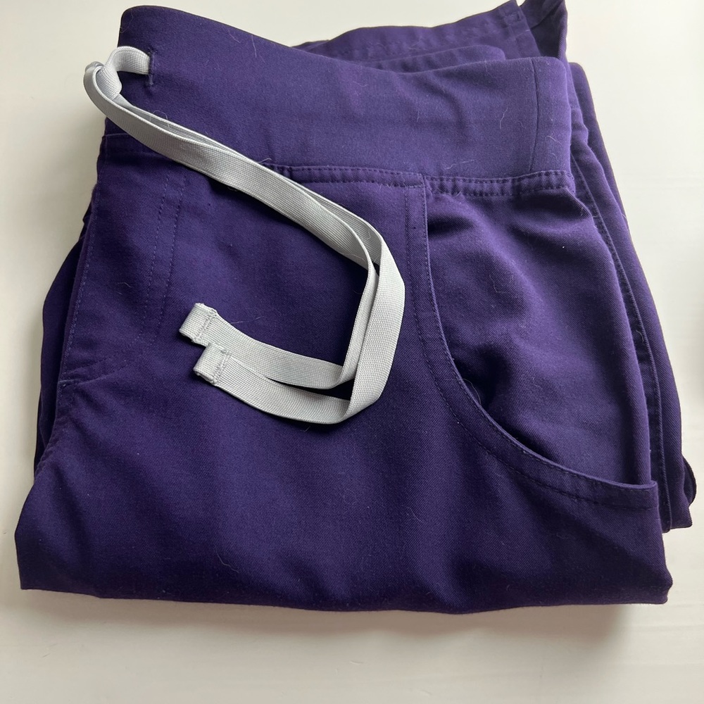 Figs Kade cargo scrub pants, purple, XS, great condition!